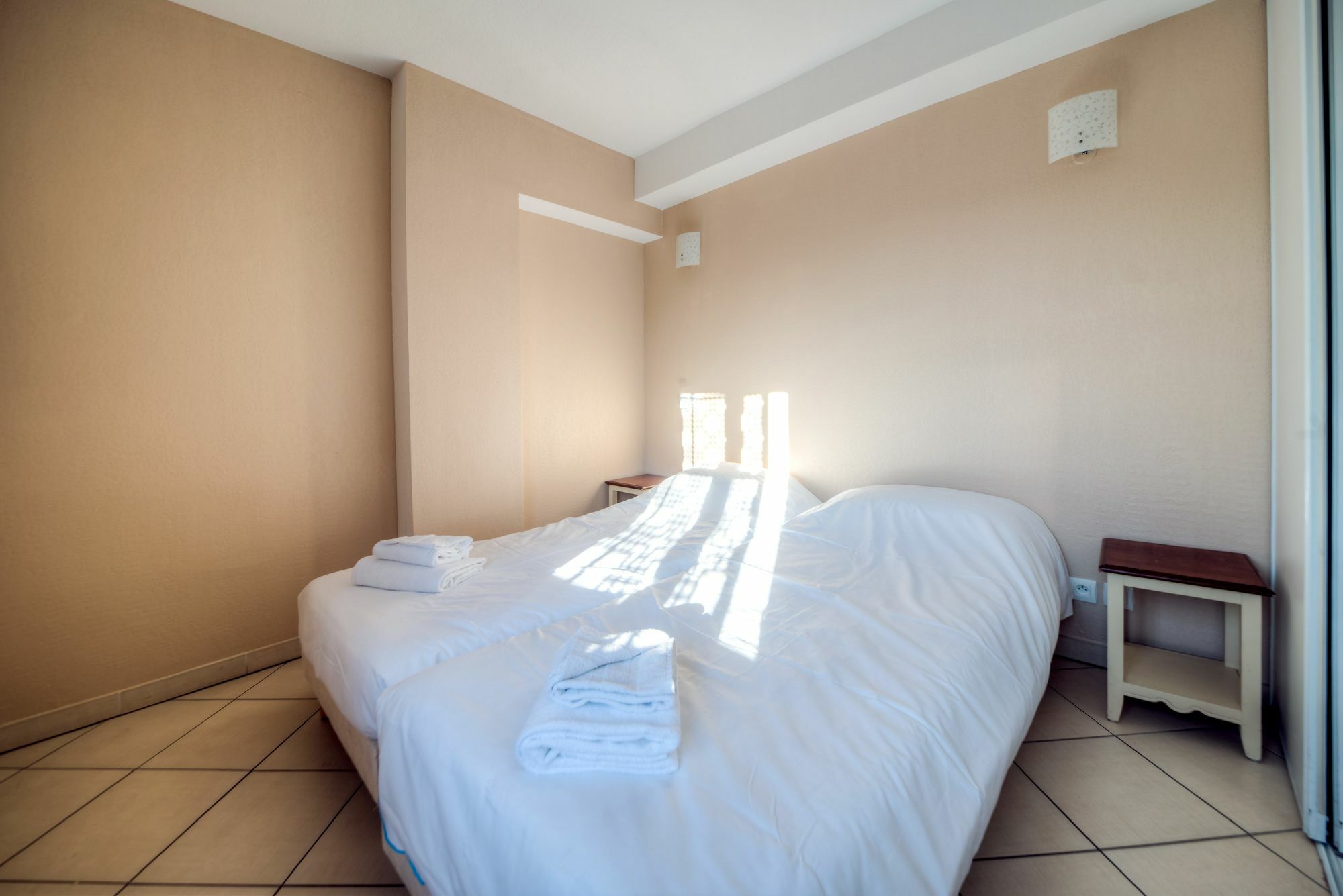 Comfort Aparthotel Frejus La Tour De Mare Exteriör bild